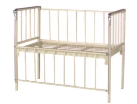 Cama Berço Hospitalar Pediátrico Semi Luxo com Grades Móveis